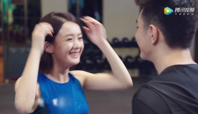 壁咚、摸头杀算啥？赵丽颖新剧竟然开启了仰卧起坐接吻模式！