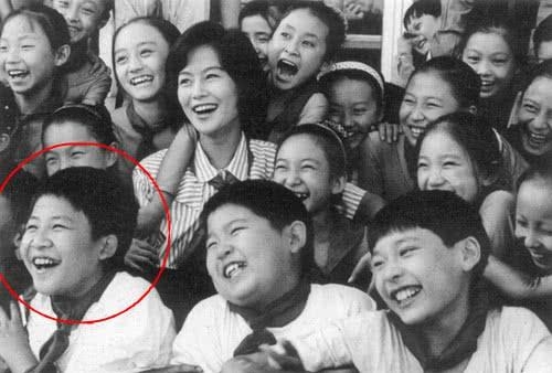 葛优姜文冯巩冯小刚等罕有珍贵旧照曝光，摄影师是这位相声大师