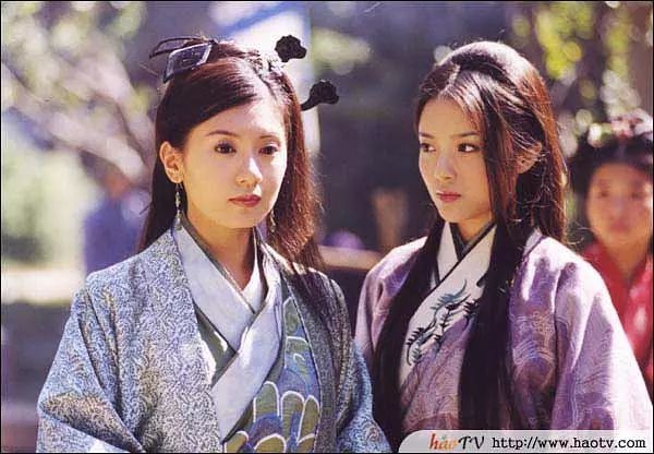 在新加坡隐婚？整成李小璐？下巴能戳胸，她没法儿翻身了