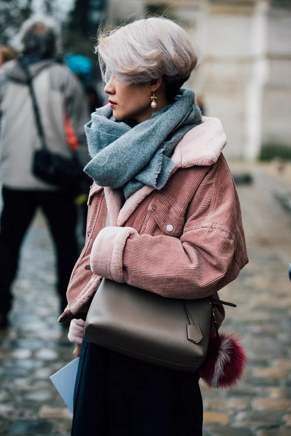 2018围巾流行这么系,气质保暖太时髦了!