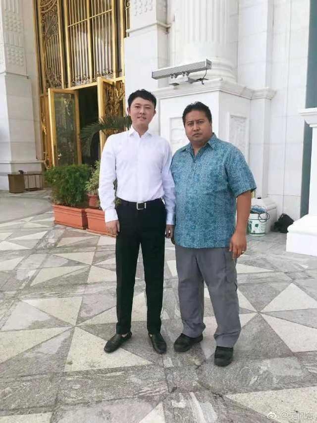 吴佩慈首次发布一家五口合照，稳固正宫之位，反击纪晓波负面传闻