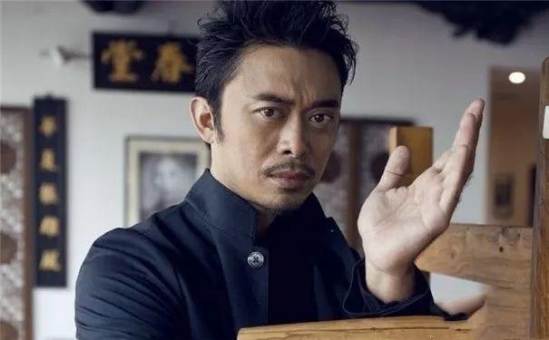 梁小冰回忆拍戏往事，演员待遇差也敬业，服化道具至今不落伍！