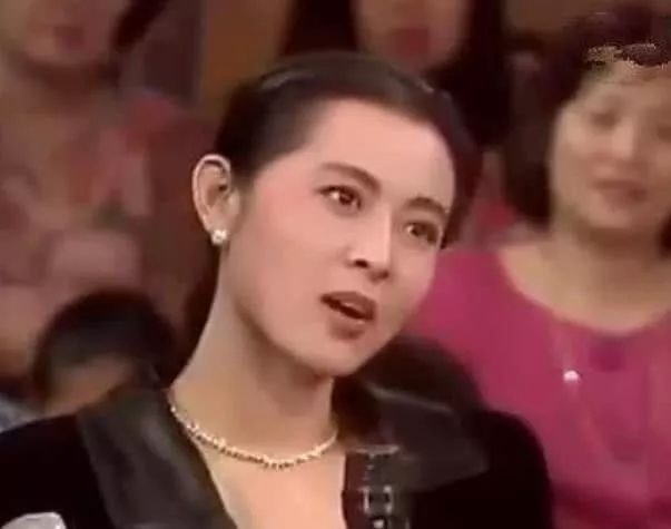 国民姐姐被玩弄了？男友不让她公布地下恋，出轨女艺人，还怀孕了