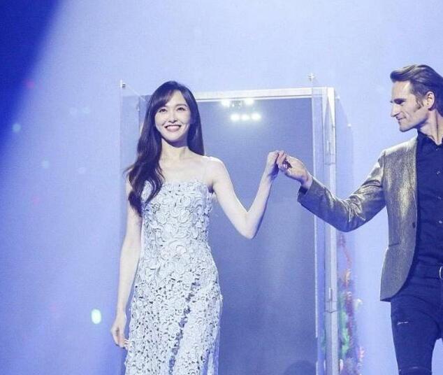 汪小菲力证大S没整容，却因为一句话得罪唐嫣，网友：大S比唐嫣美得高级