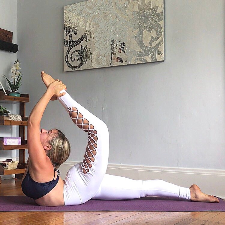 从天鹅颈到迷人小腰,这些体式太好用,怎么练都