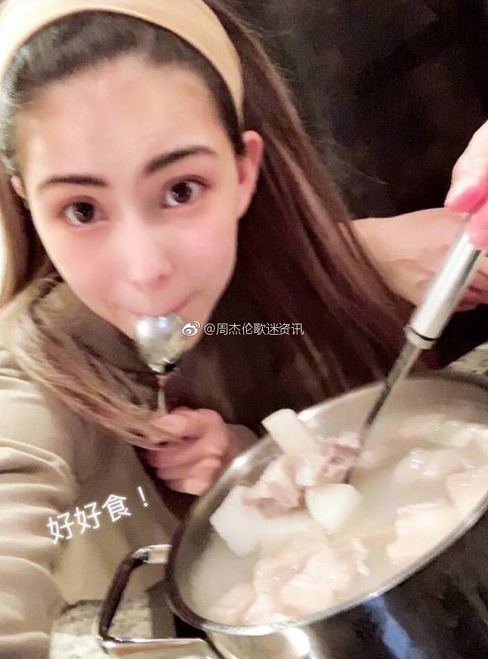超甜！昆凌晒周杰伦亲自下厨照，这波秀恩爱给满分