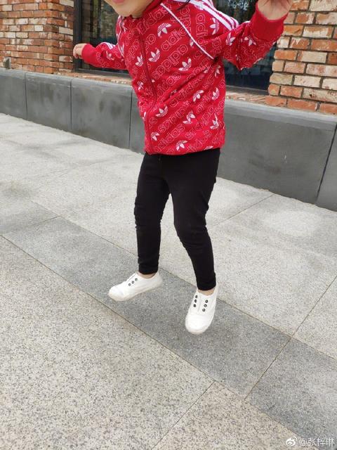 伊能静女儿身高太惊人，才两岁半就长成这样了！