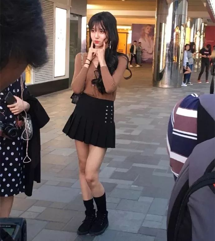 抖音最清纯的女装大佬，整容后跪求粉丝原谅