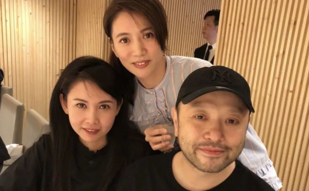 垮了！胸下垂，胖成大妈，让大导演迷恋的神颜全没了