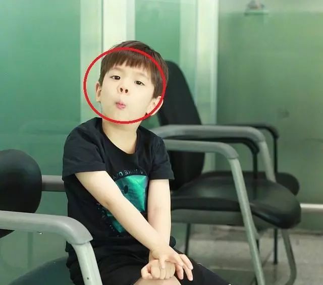 某女星不嫁富豪改嫁男演员，竟是怕孩子铁锤了她鼻子是整的？