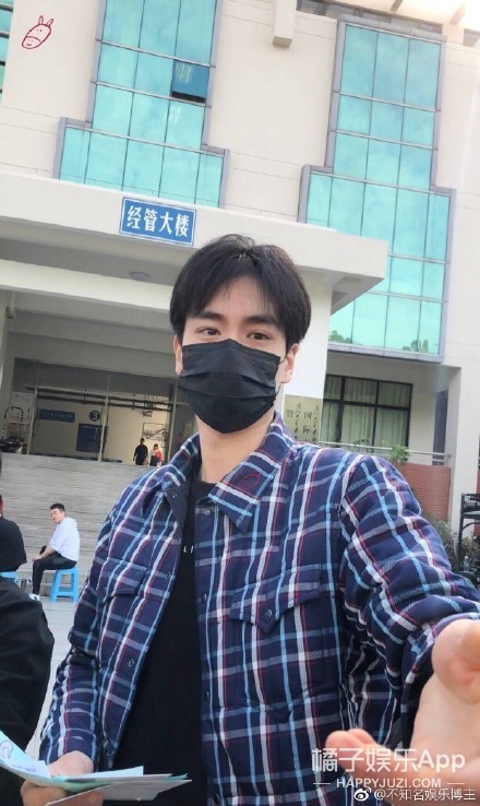 晚报|毛俊杰向海关工作人员道歉 金莎发文为胡歌澄清