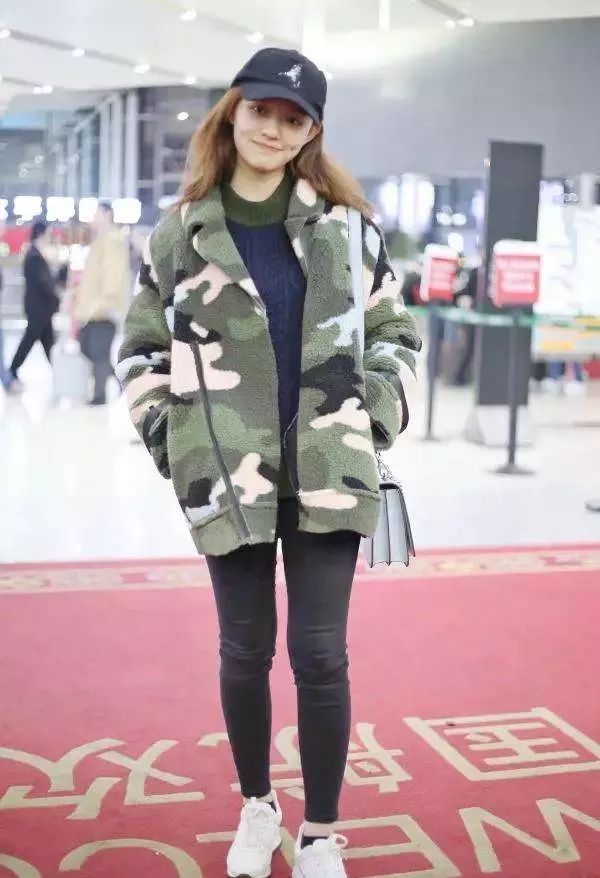 江疏影模仿高圆圆成新一代街拍女王，颧弓宽度也要赶超整前的她？