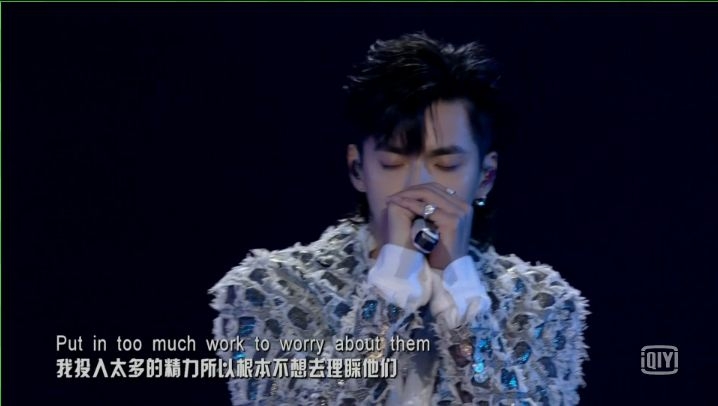 尖叫之夜明星难抗直播镜头，关晓彤疲态显老，吴谨言满脸油光！
