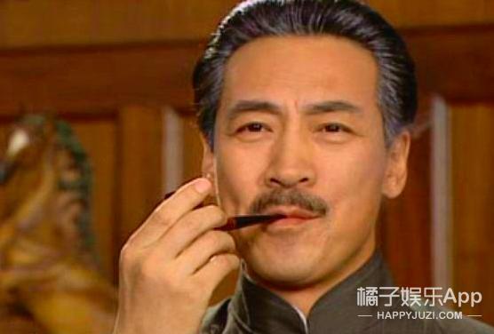 还记得《情深深雨濛濛》里的陆司令吗？他现在长这样