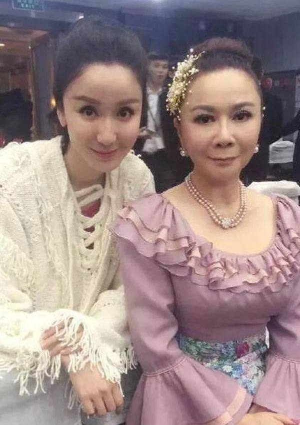 蔡明成鉴定女星整容新标准，舒畅杨紫都没逃脱，本尊回应显高情商