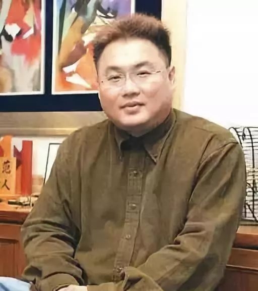 为配鲜肉男又去整，脸僵下巴歪，强行凹少女人设