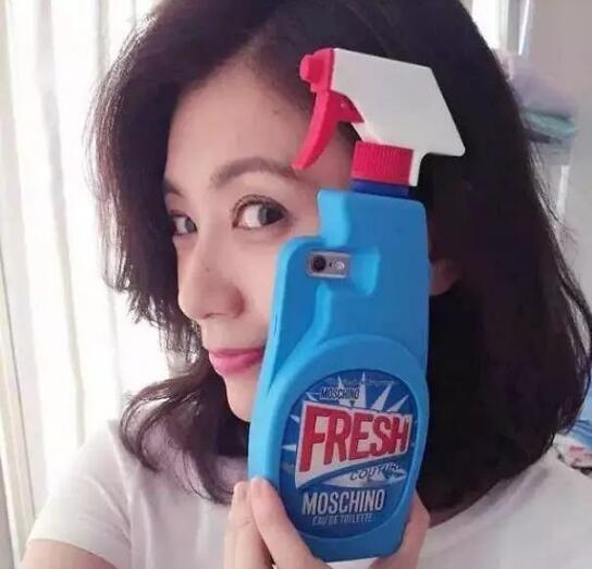 贾乃亮手机壳上的几个字让人心酸，原来明星的手机壳都这么有故事
