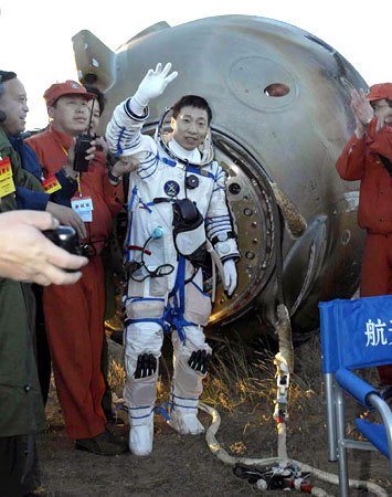 中国是如何选拔航天员的？