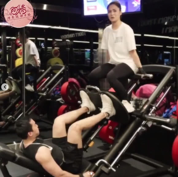 阿娇煮好晚餐等赖弘国回家，但男方却晒出他与女神的合照？