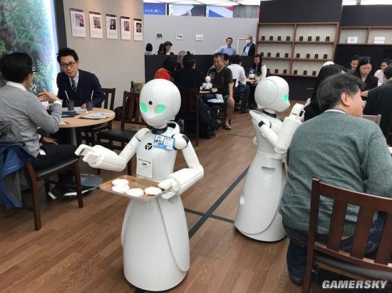 日本开设机器人咖啡厅 由重度障碍者操纵接待客人