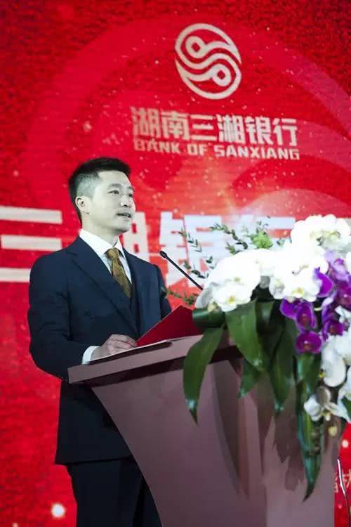 他是中国最低调的富二代，曾受威胁险遭绑架，父亲曾为中国首富
