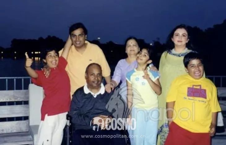作为首富的女儿,现年27岁的新娘伊莎·安巴尼(isha ambani)自然也不会