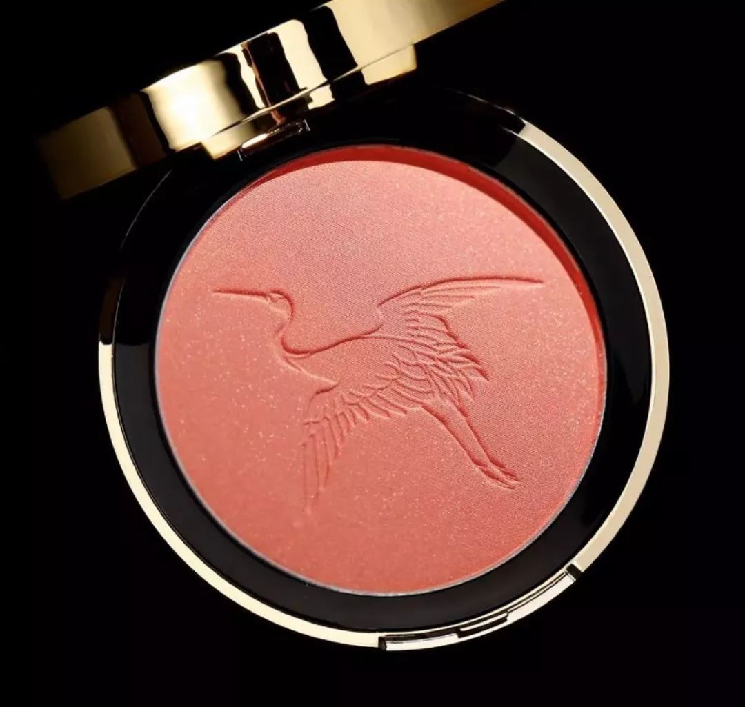 佟丽娅这种神仙都hold不住刷爆朋友圈的故宫口红？吴谨言却赢了…