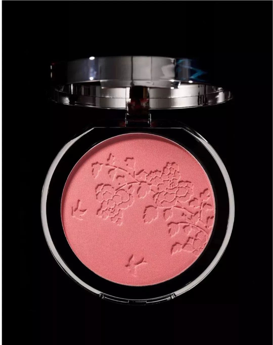 佟丽娅这种神仙都hold不住刷爆朋友圈的故宫口红？吴谨言却赢了…