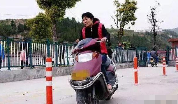 你的电动车有驾照吗？明年起正式实施，一共三个科目费用需335元