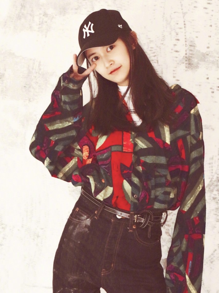 陈钰琪为美太拼了,穿两件上衣,但一双大长腿露