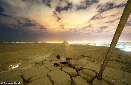 情侣爬金字塔拍裸照惹怒埃及全国 2名相关人员被捕