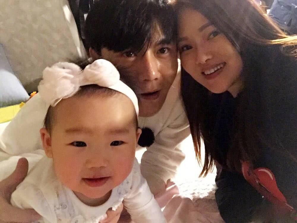 伊能静素颜不让拍,发现后忙遮镜头,背后原因不是怕面对衰老