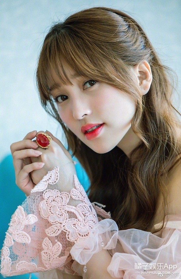 晚报|金莎为翻唱歌曲找寻著作人 爱尔兰名模整容过程曝光