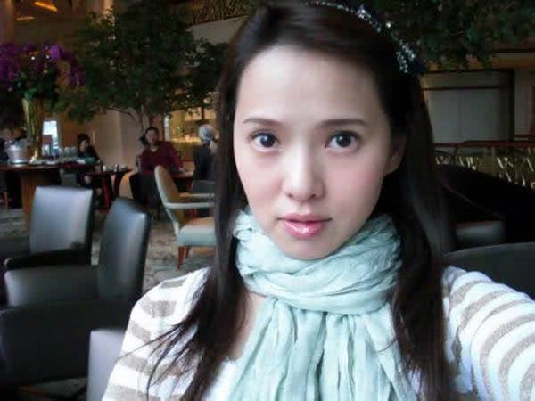 伊能静素颜不让拍,发现后忙遮镜头,背后原因不是怕面对衰老