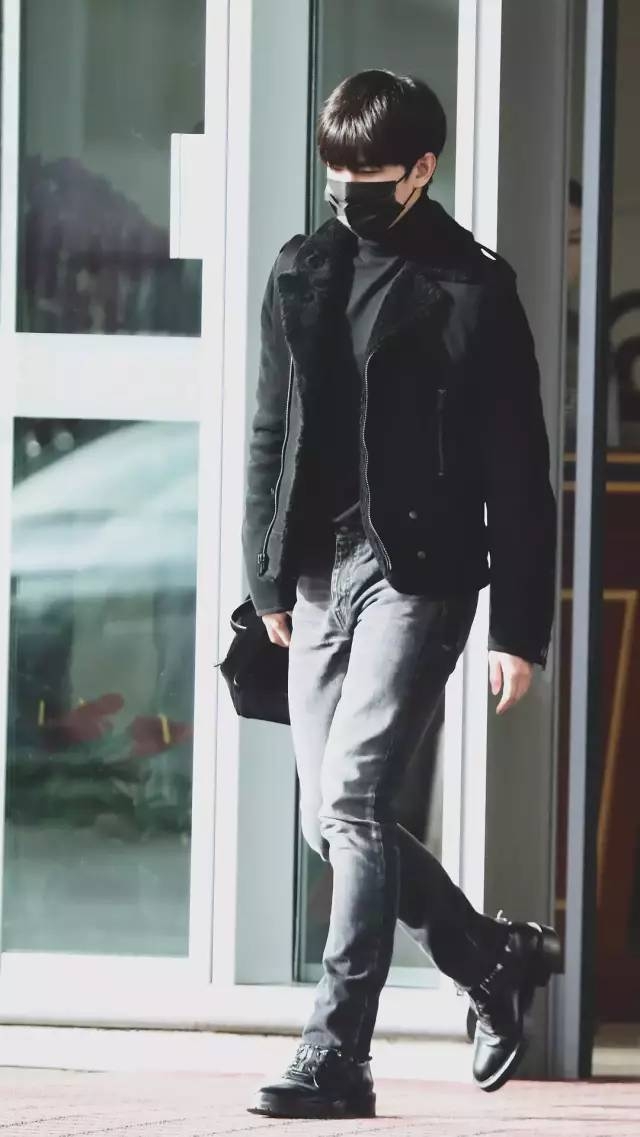 蔡徐坤朱一龙吴亦凡…这个冬天男星“不要脸”了，女星也不露腿了