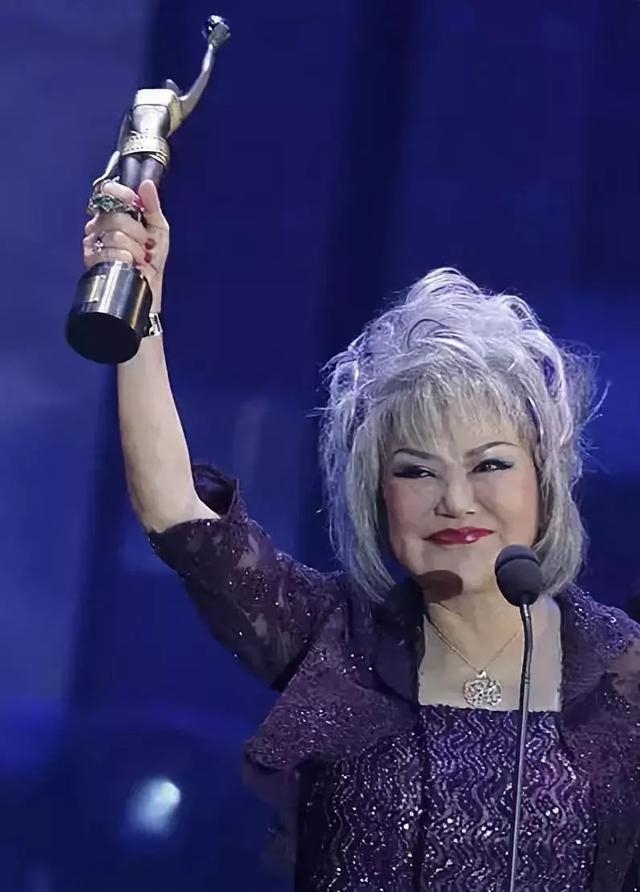 韩国美女明星整容上瘾，导致脸部变形毁容，睡觉都无法闭上眼！