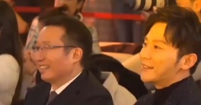 李晨花样宠爱范丞丞,却被小舅子的手机壳抢了镜?