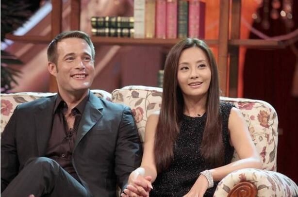 48岁吴奇隆宣布刘诗诗怀孕,结婚3年就有爱的结