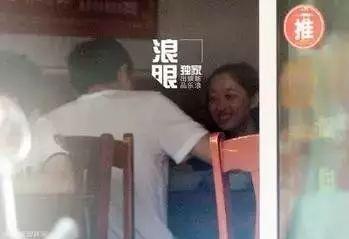 有赵丽颖撑腰，还是林更新前女友？却因为缺钱卖过期口红？