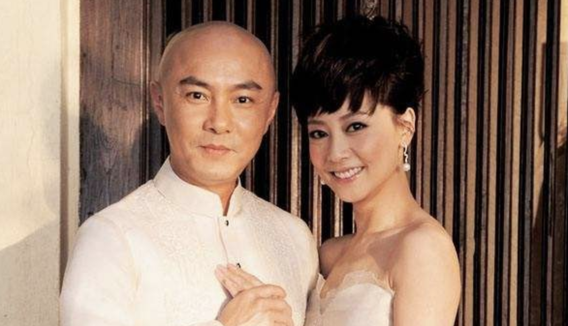 张卫健带妻子浪漫野餐 两人相爱20年感情如初