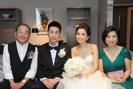 37岁Ella晒照惊呆网友，旧日活力少女如今老态横生！