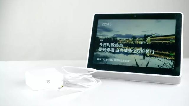 居然自带可触摸屏！腾讯新出的智能音箱究竟好不好用呢？