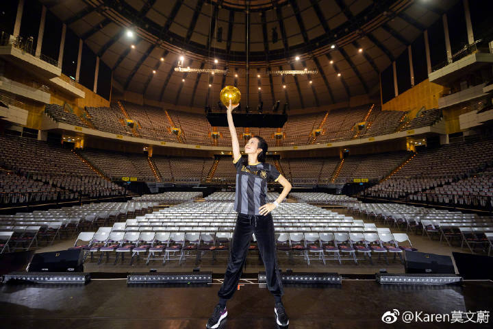 48岁莫文蔚身材火辣，网友：港星是吃了防腐剂吗？