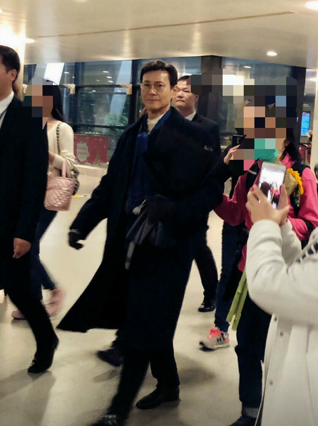 48岁莫文蔚身材火辣，网友：港星是吃了防腐剂吗？