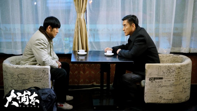 演员李强《大浦东》中的慈父明灯