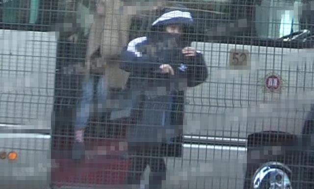 杨幂离婚后首次现身!素颜出行面容憔悴,被曝跟刘恺威分开团队!