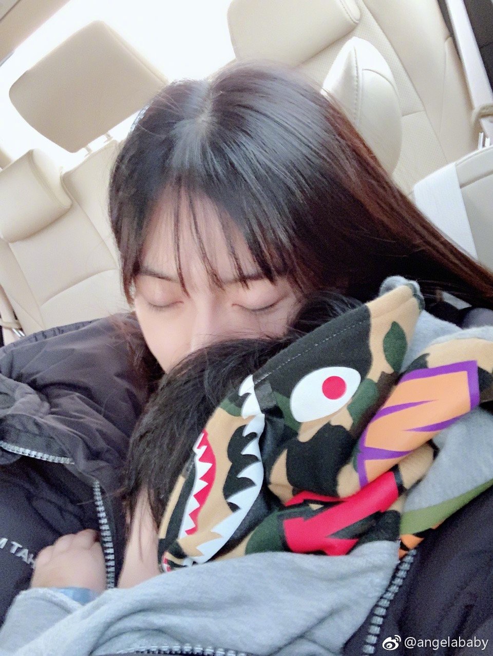 小海绵也太可爱了吧！探班baby竟然抢了所有风头