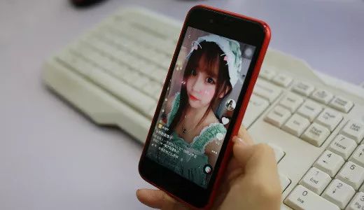 8点1氪：当当网：谴责李国庆涉刘强东言论；浙江一企业禁止员工购买苹果手机；快播创始人王欣晒新团队合照