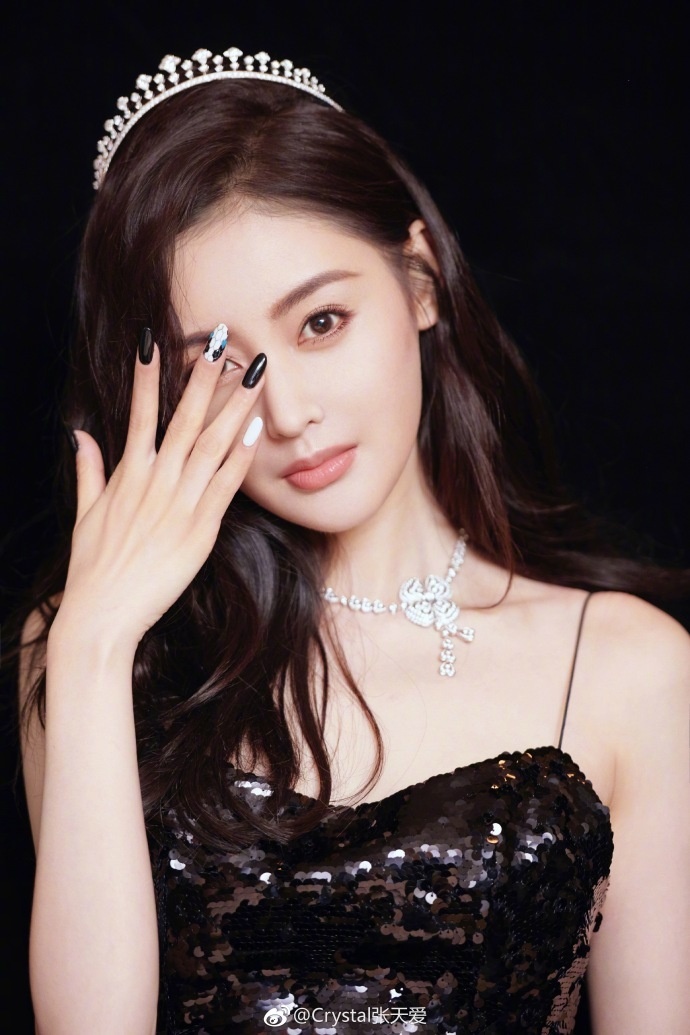 张天爱演唱会高调示爱后秒怂？你们明星追星时能低调点吗