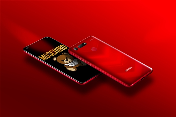 意大利奢侈品牌MOSCHINO助攻：荣耀V20红蓝图赏